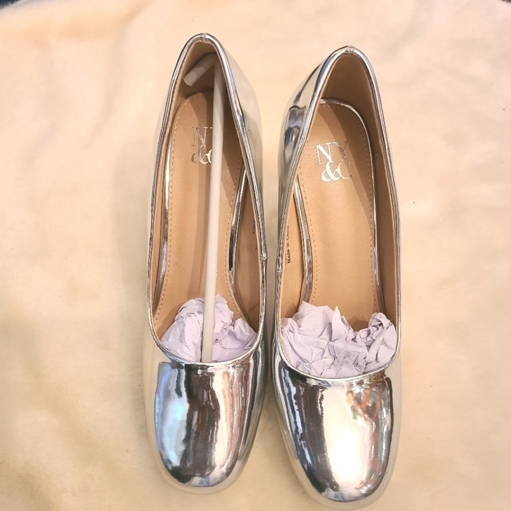 NWOT, New York and Company, silver metallic, size 7 - Picture 2 of 7